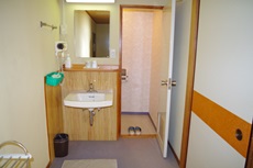 和室　洗面所とトイレ入口