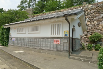松阪公園公衆トイレ外観写真