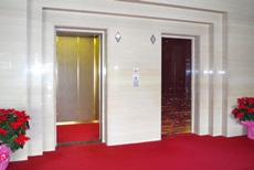 和田金　店内エレベーター